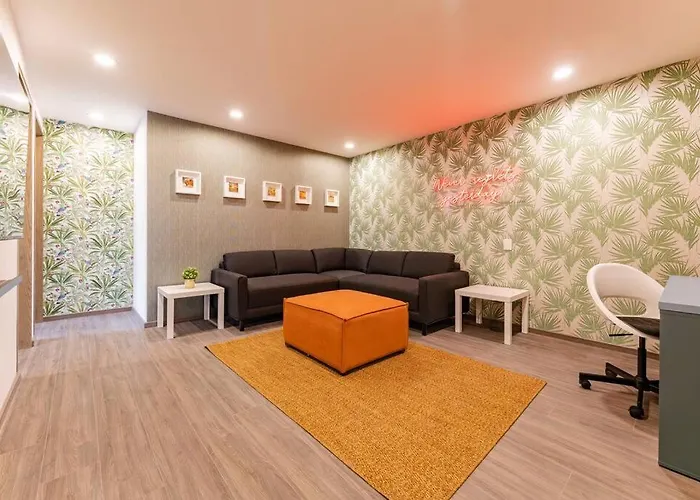African Vibes, Roof Top/gym, Across Parque España *